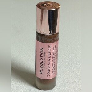REVOLUTION Conceal & Define Full Coverage Foundation F16 NIP